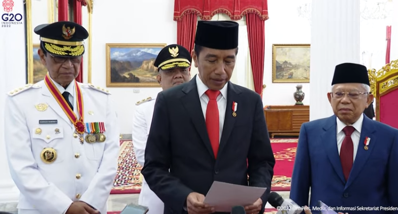 Presiden Jokowi Lantik Kepala LKPP, Dan Gubernur DI Yogyakarta ...